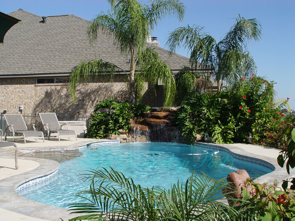 Modern Resort Pool with Spa in Big Spring